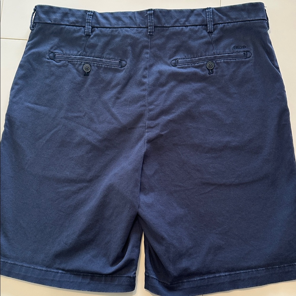 IZOD Saltwater Flat Front 9" Cotton Stretch Navy Blue Golf Shorts 36 waist - Picture 3 of 8